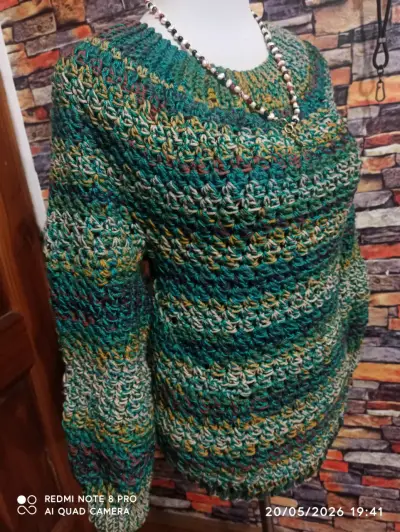 Suéter tejidos a crochet con mangas y uno sin mang - miniatura 5