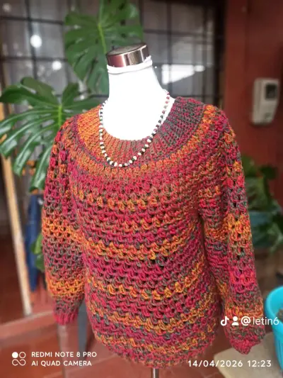 Suéter tejidos a crochet con mangas y uno sin mang - miniatura 6