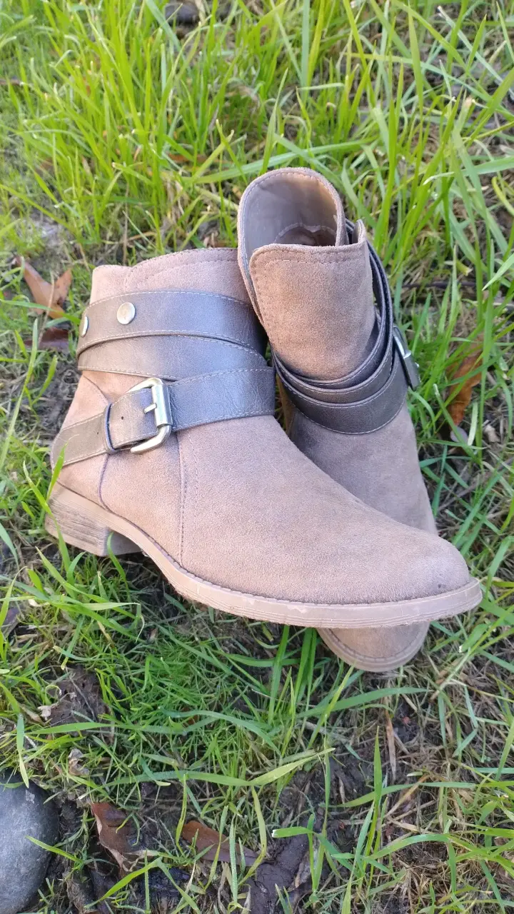 Botines de gamuza marrón con hebillas - 3