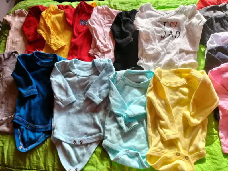 Lote de bodies para bebé en varios colores - 4