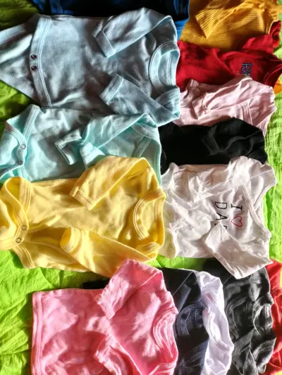 Lote de bodies para bebé en varios colores - miniatura 5