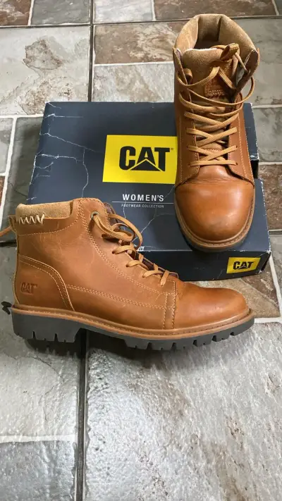 Botas CAT para mujer de cuero marrón - miniatura 1