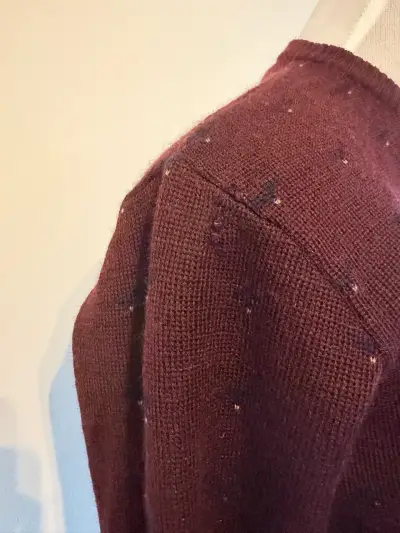Suéter burdeos de lana para mujer - miniatura 2