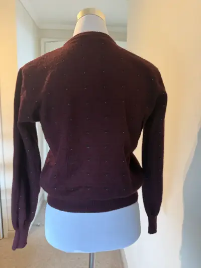 Suéter burdeos de lana para mujer - miniatura 4
