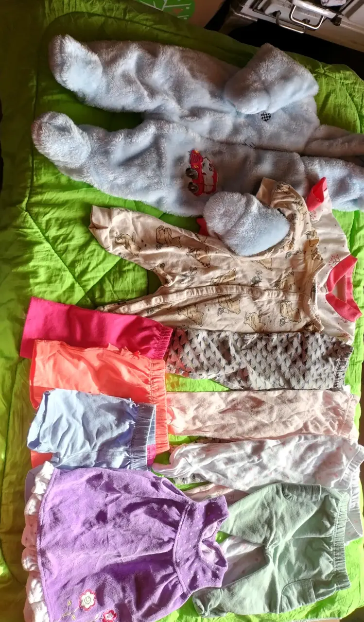 Lote de ropa infantil variada - 1