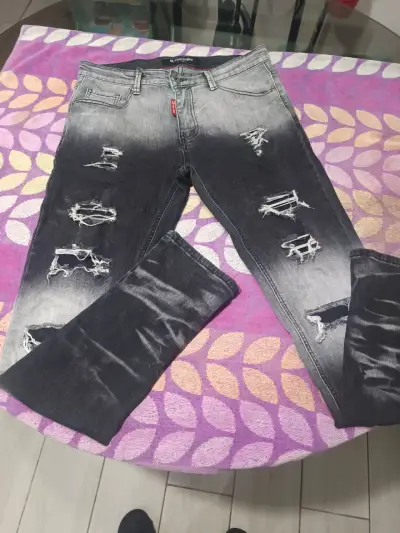 Jeans desgastados estilo moderno para hombre - miniatura 1