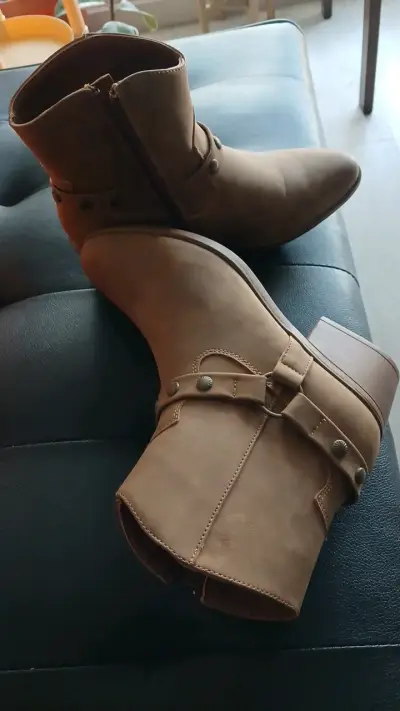 Botines de cuero marrón con hebillas - miniatura 1