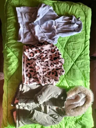 Conjunto de chaquetas para niña - miniatura 1