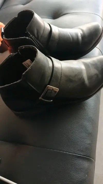 Botines de cuero negro con hebilla - miniatura 1