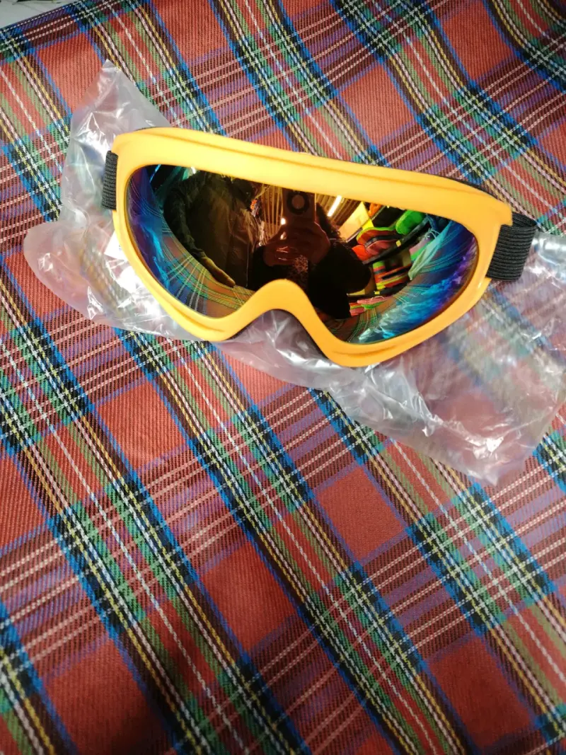Gafas de esquí con marco amarillo