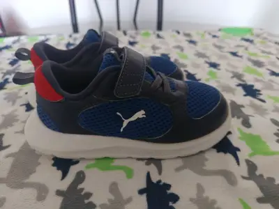 Zapatillas deportivas infantiles Puma azul y rojo - miniatura 1