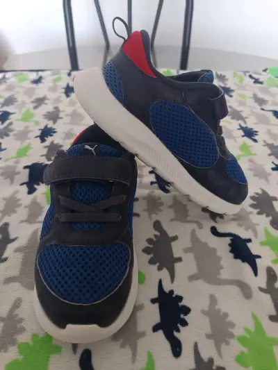 Zapatillas deportivas infantiles Puma azul y rojo - miniatura 2