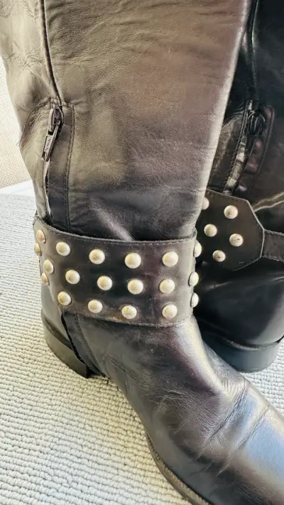 Botas de cuero negras con tachas - miniatura 1