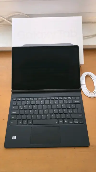Tablet Samsung Galaxy Tab S10+ con teclado - miniatura 2