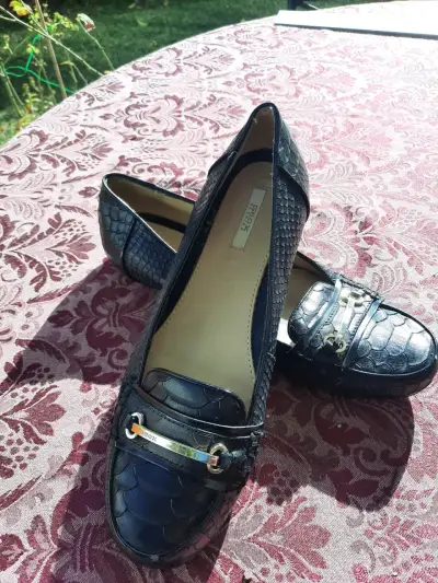 Zapatos planos dorados con hebilla valerinas - miniatura 3