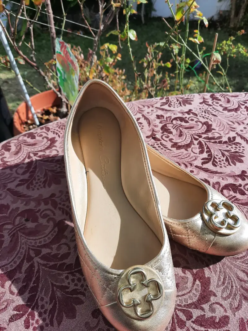 Zapatos planos dorados con hebilla valerinas - 6