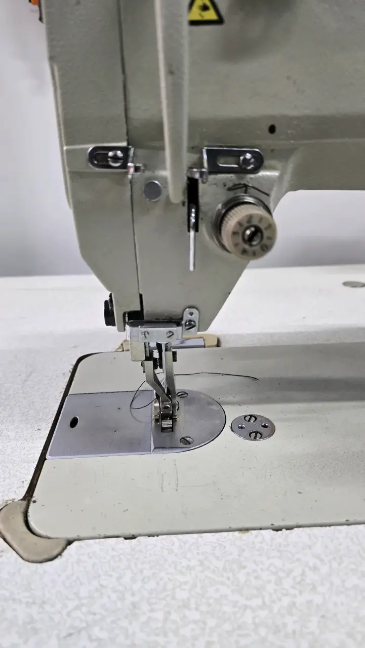 Máquina de coser industrial triple arrastre - 4