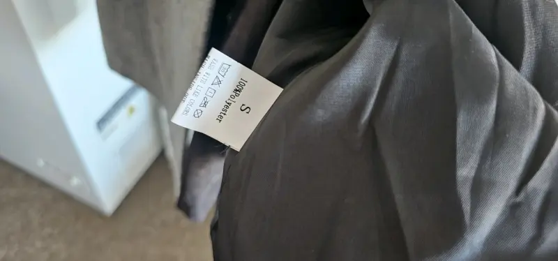Abrigo gris con capucha para mujer - 3