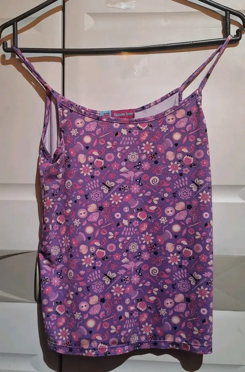 Polera sin mangas estampada Cluster Teen
