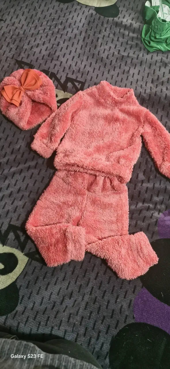 Conjunto de bebé color chicle con gorro