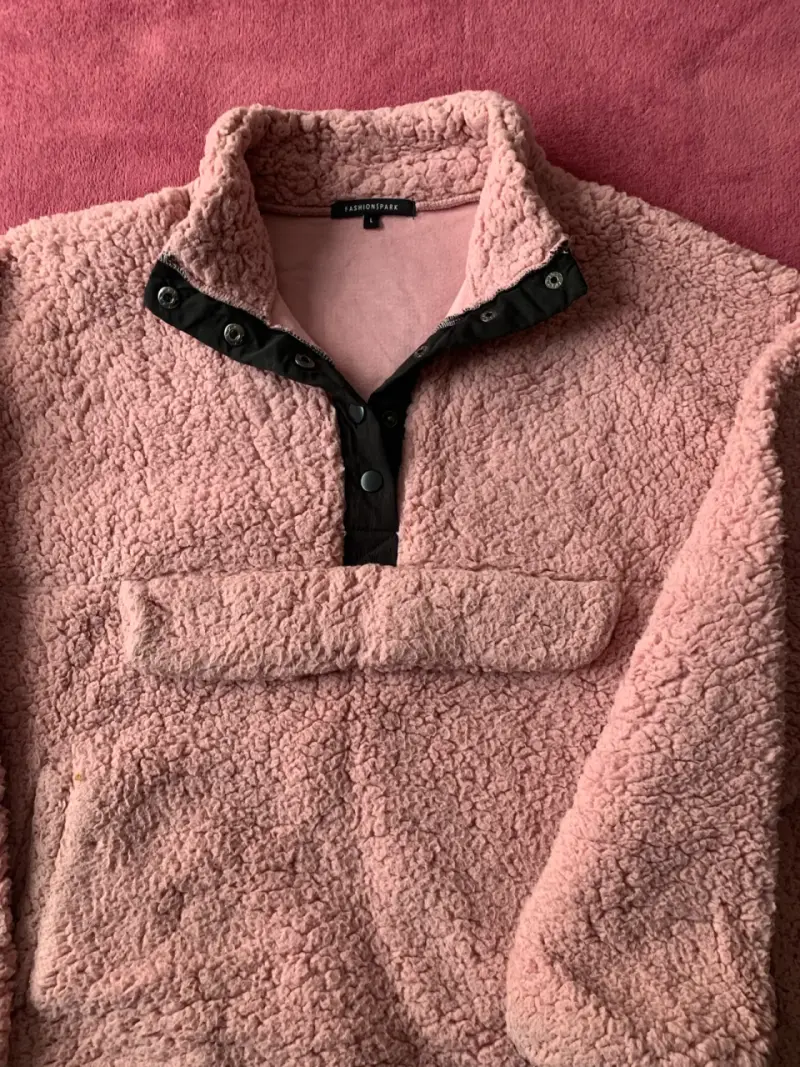 Polar rosado con botones negros - 2
