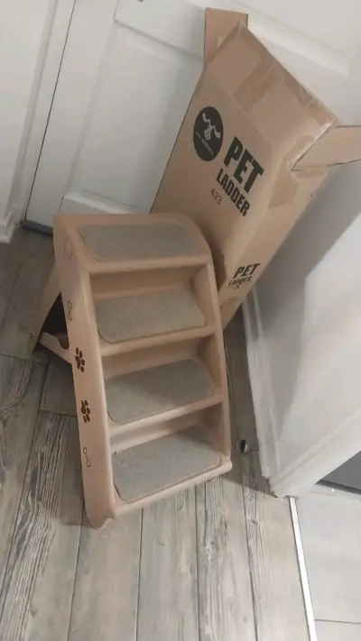Escalera para mascotas con alfombra antideslizante - miniatura 2