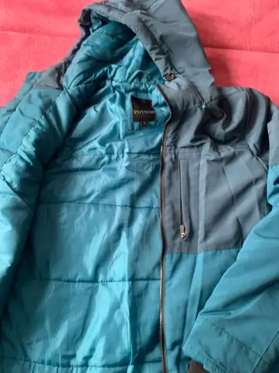 Chaqueta impermeable azul con capucha - miniatura 2