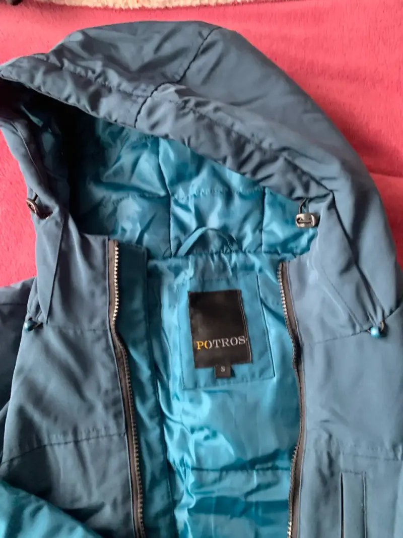 Chaqueta impermeable azul con capucha - 5