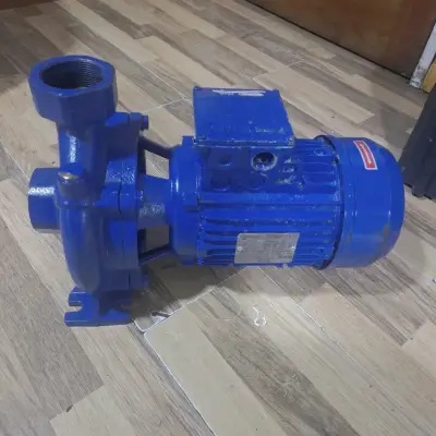 Bomba de agua centrífuga azul trifasica - miniatura 1