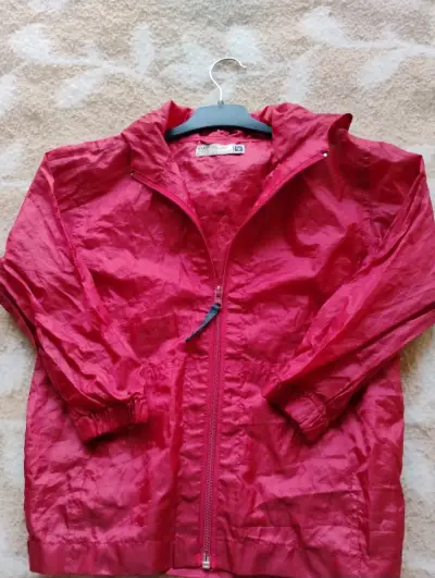 Chaqueta cortaviento roja y verde niño. - miniatura 1