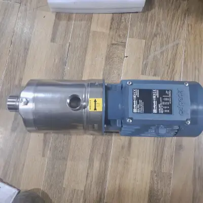 Bomba de agua Calpeda de acero inoxidable - miniatura 1