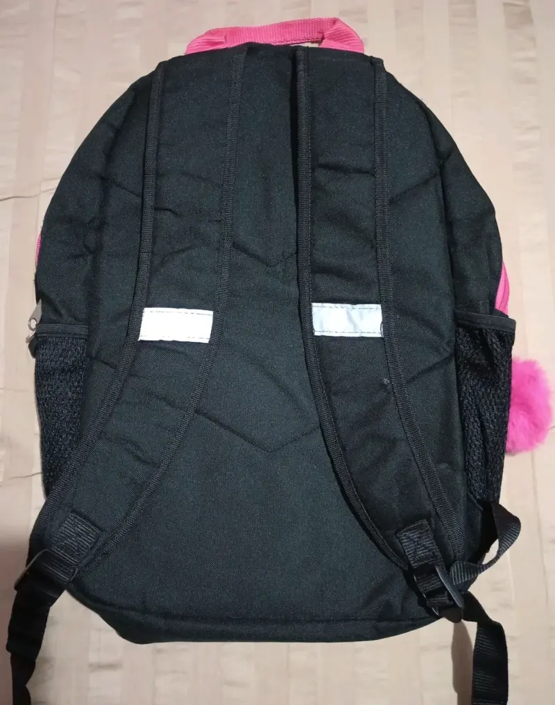 Mochila escolar negra y rosada con pompon - 2