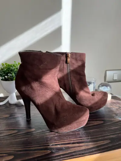 Botines de tacón alto marrones de gamuza - miniatura 1