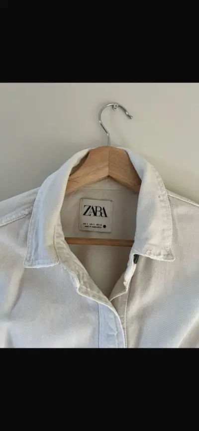 Camisa blanca Zara de mezclilla - miniatura 1