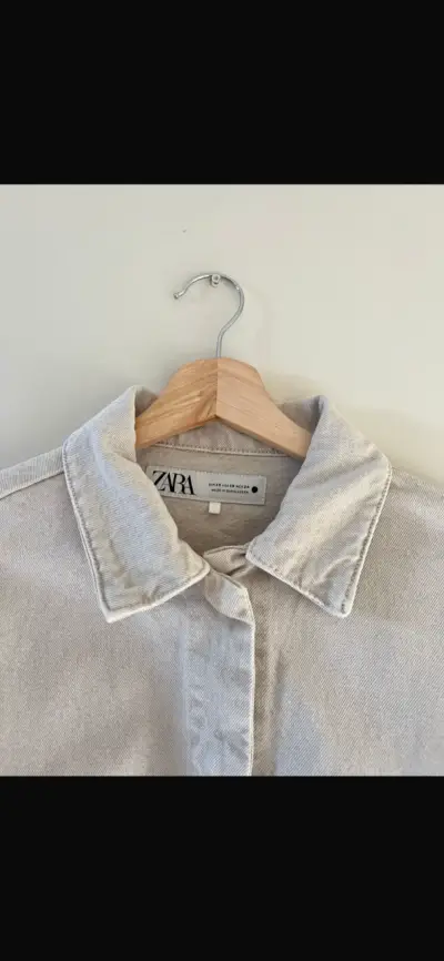 Camisa blanca Zara de mezclilla - miniatura 2