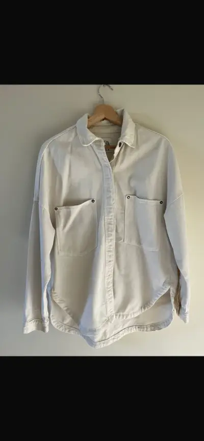 Camisa blanca Zara de mezclilla - miniatura 3
