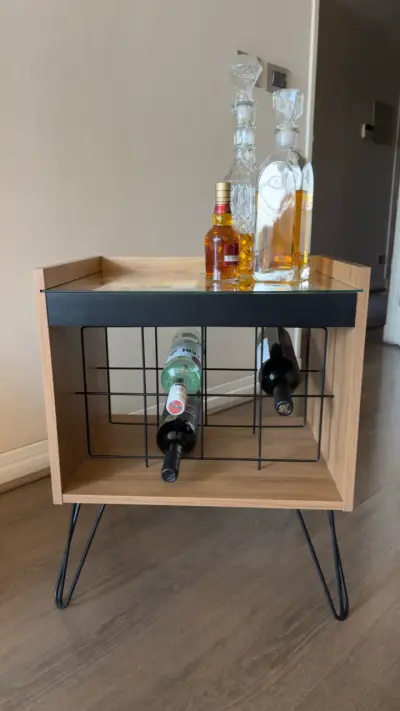 Mesa bar con botellero de madera - miniatura 1