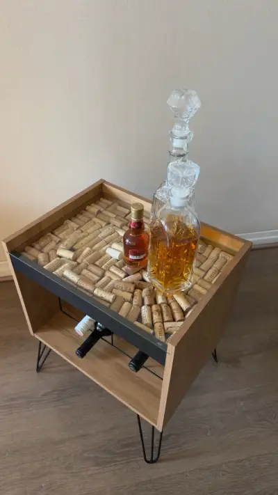 Mesa bar con botellero de madera - miniatura 2