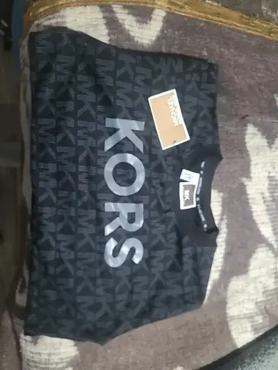 Polera Michael Kors negra estampada - miniatura 1