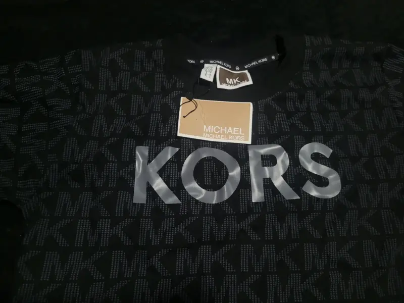 Polera Michael Kors negra estampada - 2