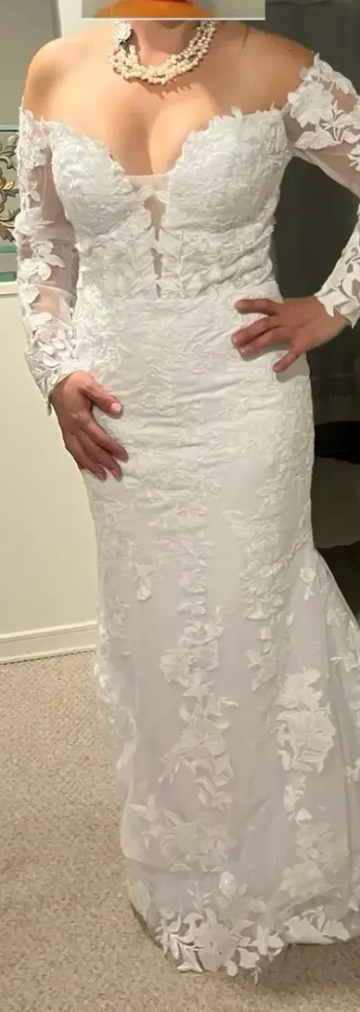 Vestido de novia nuevo con encaje y mangas largas - miniatura 1