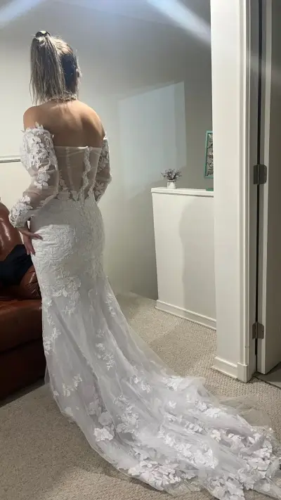Vestido de novia nuevo con encaje y mangas largas - miniatura 3