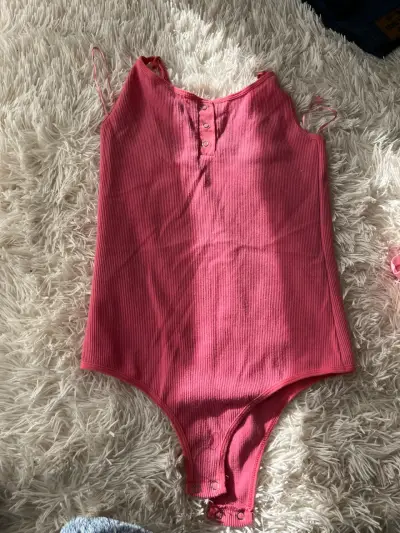Body rosado de tirantes con botones - miniatura 1