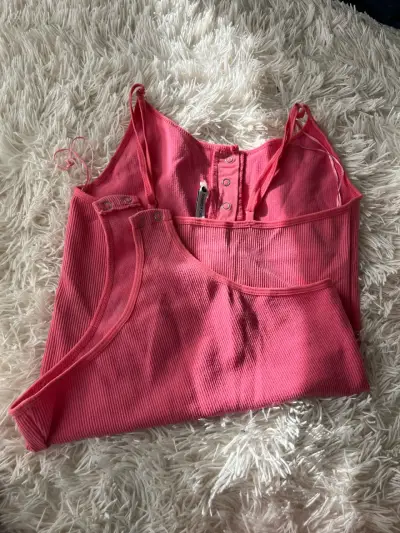Body rosado de tirantes con botones - miniatura 2