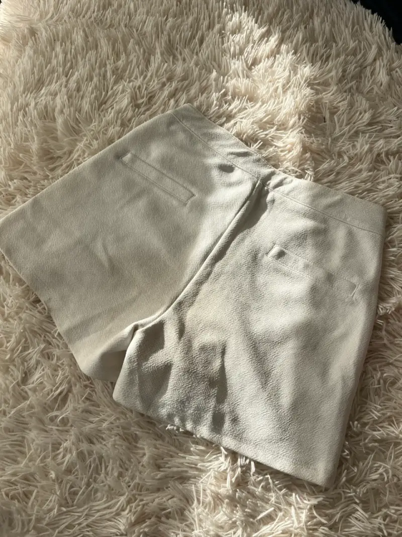 Shorts blancos con estampado floral - 2