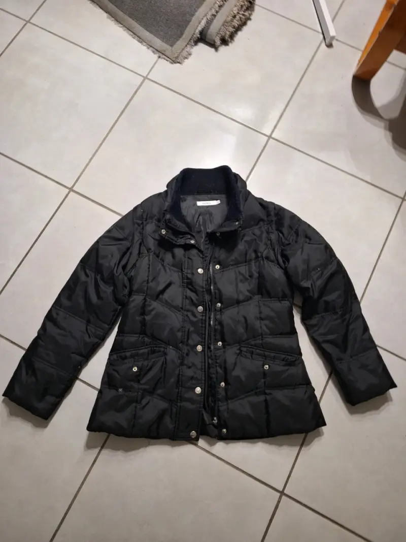 Chaqueta acolchada negra para mujer - 1