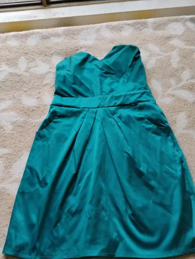 Vestido verde esmeralda elegante - miniatura 2