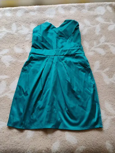 Vestido verde esmeralda elegante - miniatura 3
