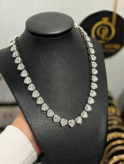 Collar de corazones estilo Ariana Grande plateado - miniatura 2