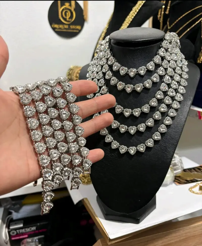 Collar de corazones estilo Ariana Grande plateado - 4